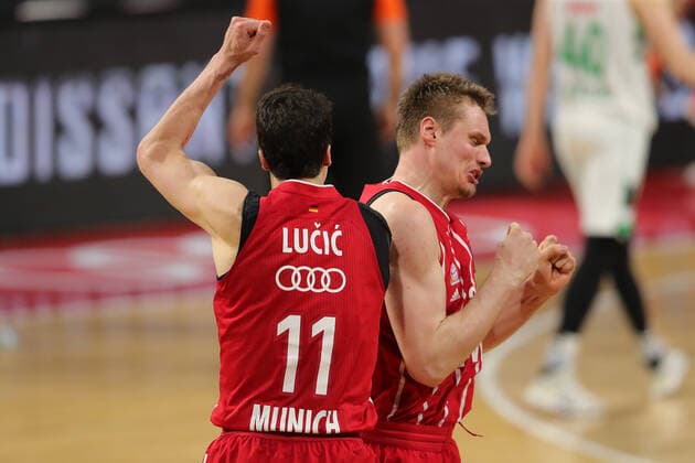 Vladimir Lucic Muenchen and Leon Radosevic Muenchen celebrate the victory GER, FC Bayern Basketball vs Zalgiris Kaunas, Basketball, Euroleague, Season 2020 2021, 01 04 2021, GER, FC Bayern Basketball vs Zalgiris Kaunas, Basketball, Euroleague, Season 2020 2021, 01 04 2021, Muenchen Copyright: xEIBNER MarcelxEngelbrechtx EP_EER