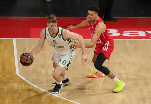 Thomas Walkup Kaunas and Wade Baldwin IV Muenchen in duel GER, FC Bayern Basketball vs Zalgiris Kaunas, Basketball, Euroleague, Season 2020 2021, 01 04 2021, GER, FC Bayern Basketball vs Zalgiris Kaunas, Basketball, Euroleague, Season 2020 2021, 01 04 2021, Muenchen Copyright: xEIBNER MarcelxEngelbrechtx EP_EER