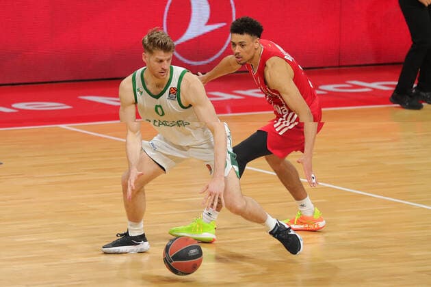 Thomas Walkup Kaunas and Wade Baldwin IV Muenchen in duel GER, FC Bayern Basketball vs Zalgiris Kaunas, Basketball, Euroleague, Season 2020 2021, 01 04 2021, GER, FC Bayern Basketball vs Zalgiris Kaunas, Basketball, Euroleague, Season 2020 2021, 01 04 2021, Muenchen Copyright: xEIBNER MarcelxEngelbrechtx EP_EER