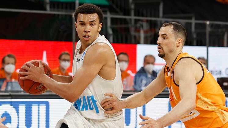 01 04 2021, Basketball, BBL 2020 2021, 29 matchday, ratiopharm ulm s Oliver Wuerzburg, GER, Neu Ulm, ratiopharm arena, picture v li Tyson Ward s Oliver Wuerzburg and John Petrucelli ratiopharm ulm. Copyright: HMBxMedia xHeikoxBecker
