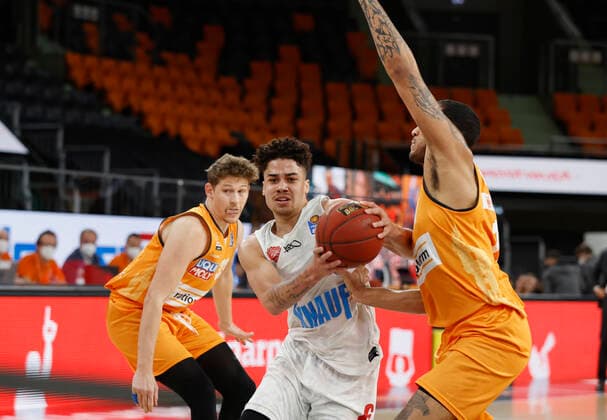 01 04 2021, Basketball, BBL 2020 2021, 29 matchday, ratiopharm ulm s Oliver Wuerzburg, GER, Neu Ulm, ratiopharm arena, picture from left Patrick Heckmann ratiopharm ulm , Joshua Obiesie s Oliver Wuerzburg and Isaiah Wilkins ratiopharm ulm Copyright: HMBxMedia xHeikoxBecker