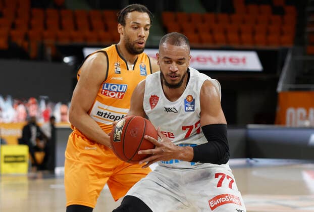 01 04 2021, Basketball, BBL 2020 2021, 29 matchday, ratiopharm ulm s Oliver Wuerzburg, GER, Neu Ulm, ratiopharm arena, picture f li Demitrius Conger ratiopharm ulm and Alex King s Oliver Wuerzburg. Copyright: HMBxMedia xHeikoxBecker