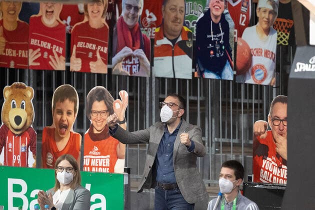 Cheering in front of cardboard camarades FCBB sports director Daniele BAIESI Basketball, Euroleague, FC Bayern Kaunas, 2020 2021 season, on 1 4 2021 in Munich, A U D I D O M E, Germany Source Copyright Credit Oryk HAIST xx