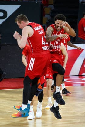 Bumper Bayerns 43 Leon RADOSEVIC and 0 Nick WEILER BABB after end of game Basketball, Euroleague, FC Bayern Kaunas, 2020 2021 season, on 1 4 2021 in Munich, A U D I D O M E, Germany Source Copyright Credit Oryk HAIST. xx