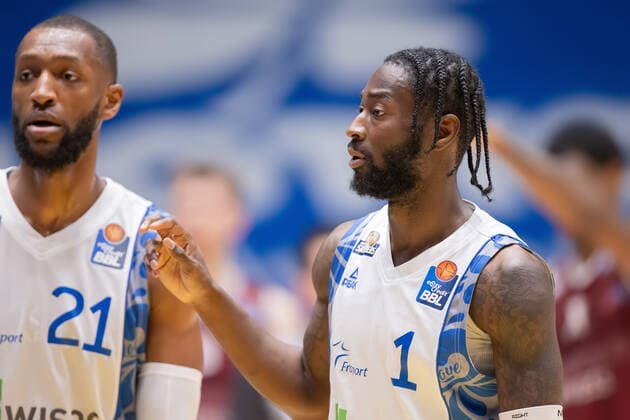 Fraport Skyliners NINERS Chemnitz, easyCredit BBL Matt Mobley Fraport Skyliners, 1 , left background Kamari Murphy Fraport Skyliners, 21 Basketball match of the easyCredit BBL between the Fraport Skyliners and NINERS Chemnitz on 1 April 2021 at the Fraport Arena in Frankfurt am Main , Frankfurt am Main Hesse Germany Fraport Arena