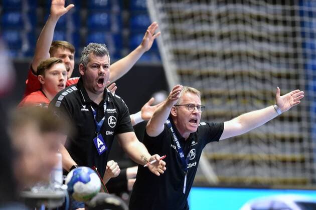 Gudmundur Gudmundsson Coach MT Melsungen R , Arjan Haenen Co Coach MT Melsungen loudly , MT Melsungen Rhein Neckar Loewen, Handball, 1 Bundesliga Maenner, 01 04 2021, MT Melsungen Rhein Neckar Loewen, Handball, GER, 1 Bundesliga Maenner, 01 04 2021 Kassel Copyright: xEibner-Pressefoto-xRolandxSippelx