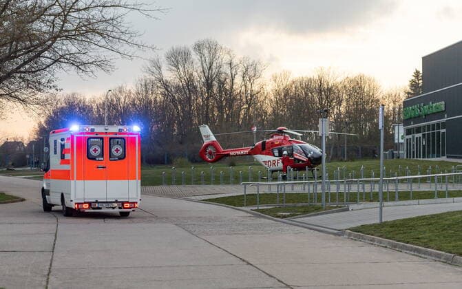 Training accident with the GISA Lions in the Erdgas Sportarena Deeshyra Thomas 03, GISA Lions SV Halle was taken to hospital Training GISA Lions SV Halle Basketball 1 Bundesliga ERDGAS Sportarena Halle Saale 01 04 2021 Photo Holger John Halle Saale Saxony Anhalt Germany ERDGAS Sportarena Halle Saale