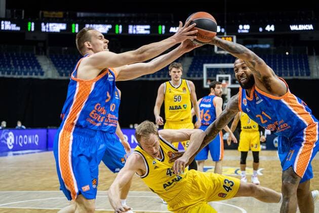 Basketball Berlin 02 04 2021 Euroleague Season 2020 2021 Alba Berlin Valencia Basket Luke Sikma Alba Berlin, No 43 Klemen Prepelic Valencia, No 03 Derrick Williams Valencia, No 21