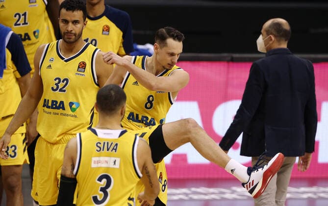 Johannes Thiemann, Peyton Siva, Marcus Eriksson disappointed after end of game disappointment Sport Basketball EuroLeague Men Season 2020 2021 02 04 2021 ALBA Berlin vs Valencia Baskets