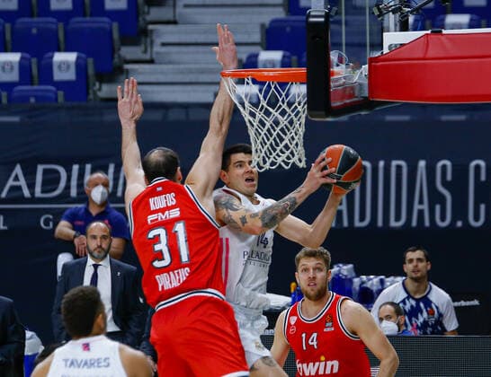 MATCH Matchday 33 Euroleague Men Madrid Real Madrid vs Olympiacos Piraeus Gabriel Deck Kosta Koufos Madrid Madrid Madrid Spain Basketball  Copyright: xAlbaxPachecox
