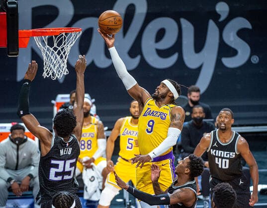 April 2, 2021, Sacramento, CA, USA: Los Angeles Lakers guard Wesley Matthews (9) shoots over Sacramento Kings forward Chimezie Metu (25) in the first quarter during a game at Golden 1 Center on Friday, April 2, 2021 in Sacramento. Sacramento USA - ZUMAj89_ 20210402_zaf_j89_005 Copyright: xPaulxKitagakixJr.x