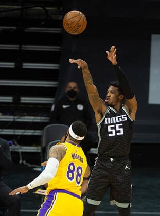 April 2, 2021, Sacramento, CA, USA: Sacramento Kings guard Delon Wright (55) shoots over Los Angeles Lakers forward Markieff Morris (88) in the fourth quarter during a game at Golden 1 Center on Friday, April 2, 2021 in Sacramento. Sacramento USA - ZUMAj89_ 20210402_zaf_j89_014 Copyright: xPaulxKitagakixJr.x
