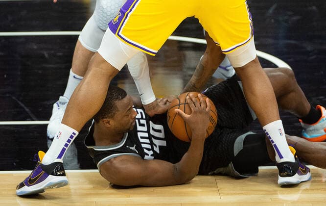 April 2, 2021, Sacramento, CA, USA: Sacramento Kings forward Harrison Barnes (40) battles Los Angeles Lakers forward Markieff Morris (88) for ball in the fourth quarter during a game at Golden 1 Center on Friday, April 2, 2021 in Sacramento. Sacramento USA - ZUMAj89_ 20210402_zaf_j89_015 Copyright: xPaulxKitagakixJr.x