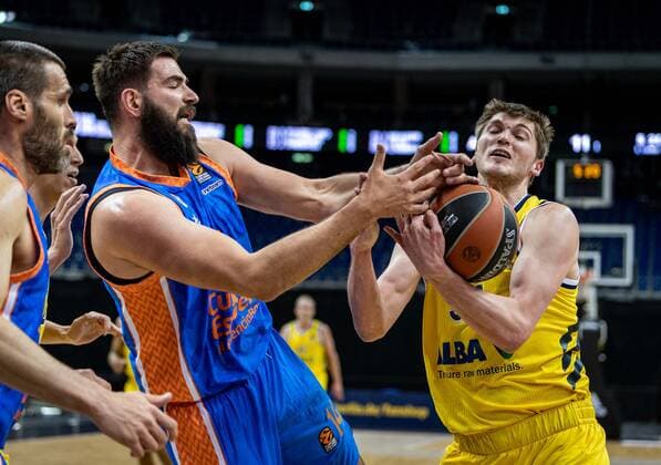 Basketball Berlin 02 04 2021 Euroleague Season 2020 2021 Alba Berlin Valencia Basket Ben Lammers Alba Berlin, No 50 Bojan Dubljevic Valencia, No 14