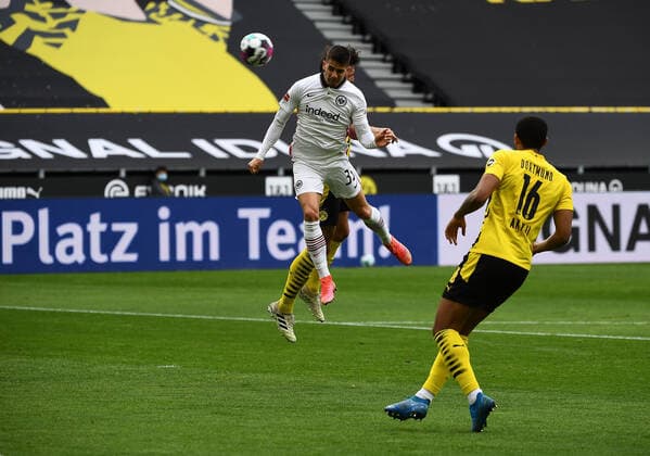 Football 1 Bundesliga, Borussia Dortmund Eintracht Frankfurt 03 04 2021, xjhx, Football 1 Bundesliga, Borussia Dortmund Eintracht Frankfurt emspor, v l Andre Silva Eintracht Frankfurt header duel header duel DFL DFB REGULATIONS PROHIBIT ANY USE OF PHOTOGRAPHS as IMAGE SEQUENCES and or QUASI VIDEO Foto Jan Huebner Pool Dortmund Signal Iduna Park Nordrhein Westfalen Deutschland DE Poolfoto Jan Huebner Pool ,EDITORIAL USE ONLY