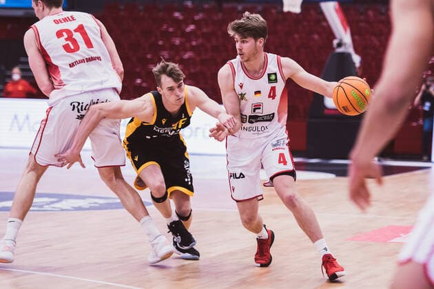 ProA 29 Matchday Artland Dragons vs Tigers Tuebingen, 03 04 2021 Thorben Doeding Artland Dragons, 4 , Lucas Schiebelhut Luis Tigers Tuebingen, 16 ProA 29 Matchday Artland Dragons vs Tigers Tuebingen on 03 04 2021 in Quakenbrueck Artland Arena , Germany, Copyright: xBEAUTIFULxSPORTS Neddermannx