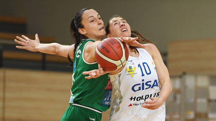 Basketball, 1 Bundesliga Women, Season 2020 2021, 2 Playoff Game GISA Lions SV Halle vs Rutronik Stars Keltern 03 04 2021 Duel for the ball between Andrijana Cvitkovic Center Keltern, number 10 and Barbora Kasparkowa Forward Center Lions Halle, back number 10 re during the game Halle vs Keltern 03 04 2021 Halle Saale Sachsen Anhalt Germany Erdgas Arena