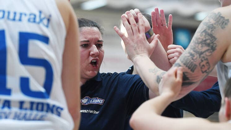 Basketball, 1 Bundesliga Women, Season 2020 2021, 2 Playoff Game GISA Lions SV Halle vs Rutronik Stars Keltern 03 04 2021 Speech Sandra Rosanke Coach Gisa Lions Halle during a timeout at the game Halle vs Keltern 03 04 2021 Halle Saale Sachsen Anhalt Germany Erdgas Arena