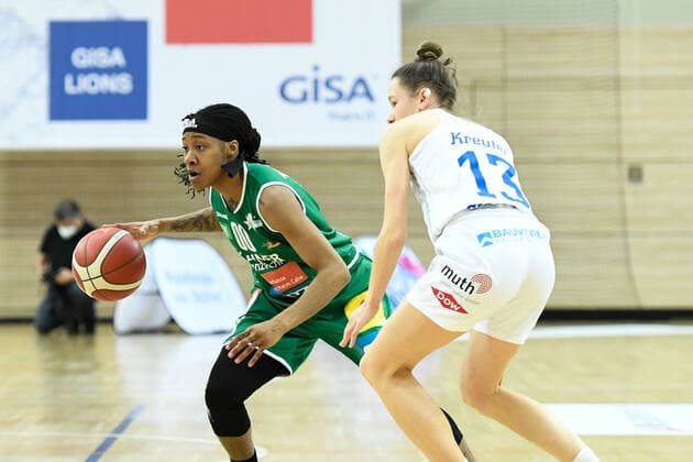 Halle, Germany 03 April 2021 1 BBL Women Play Off 2020 2021 Gisa Lions SV Halle vs Rutronik Stars Keltern v li in duel Jasmine Monique Thomas Keltern and Charlotte Kreuter Halle Erdgas Sportarena Sachsen Anhalt Copyright: xFotostandx xxBallaschx