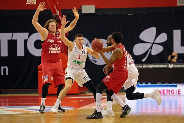 03 04 2021, xovx, Basketball BBL, JobStairs Giessen 46ers FC Bayern Munich v l John Bryant Giessen 46ers , David Krämer FC Bayern Munich , Diante Garrett Giessen 46ers , James Gist FC Bayern Munich emspor Giessen.