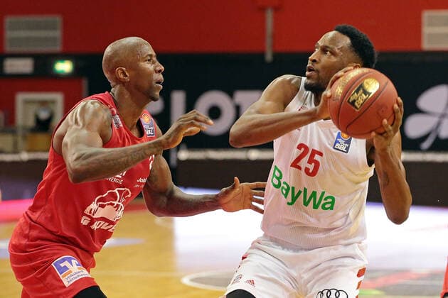 03 04 2021, xovx, Basketball BBL, JobStairs Giessen 46ers FC Bayern Munich v l Brandon Bowman Giessen 46ers , JaJuan Johnson FC Bayern Munich emspor Giessen.
