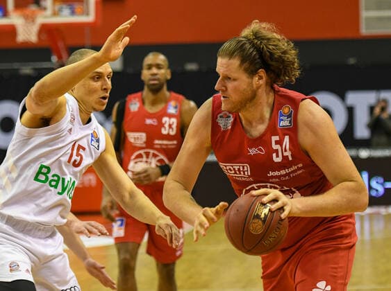 Robin Amaize, John Bryant 26 matchday, Basketball Bundesliga, Basketball season 2020 2021, Germany, easyCredit BBL, Germany, Giessen 46ers, giessen red, men, Jobstairs GIESSEN 46ers FC Bayern Munich, men, Munich in white