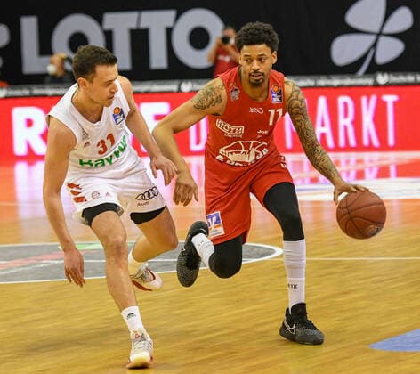 Zan Sisko, Diante Garrett 26 matchday, Basketball Bundesliga, Basketball season 2020 2021, Germany, easyCredit BBL, Germany, Giessen 46ers, giessen red, men, Jobstairs GIESSEN 46ers FC Bayern Munich, men, Munich in white
