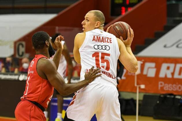 Jonathan Stark, Robin Amaize 26 matchday, Basketball Bundesliga, Basketball season 2020 2021, Germany, easyCredit BBL, Germany, Giessen 46ers, giessen red, men, Jobstairs GIESSEN 46ers FC Bayern Munich, men, Munich in white