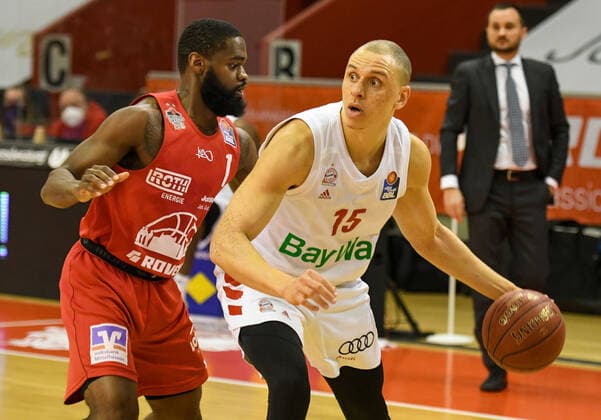 Jonathan Stark, Robin Amaize 26 matchday, Basketball Bundesliga, Basketball season 2020 2021, Germany, easyCredit BBL, Germany, Giessen 46ers, giessen red, men, Jobstairs GIESSEN 46ers FC Bayern Munich, men, Munich in white