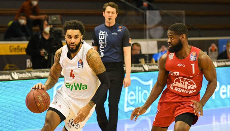 Denis Jerome Seeley, Jonathan Stark 26 matchday, Basketball Bundesliga, Basketball season 2020 2021, Germany, easyCredit BBL, Germany, Giessen 46ers, giessen red, men, Jobstairs GIESSEN 46ers FC Bayern Munich, men, Munich in white