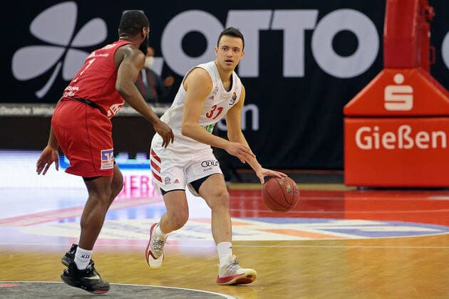 03 04 2021, xovx, Basketball BBL, JobStairs Giessen 46ers FC Bayern Munich v l Jonathan Stark Giessen 46ers , Zan Mark Sisko FC Bayern Munich emspor Giessen.