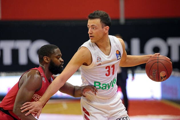 03 04 2021, xovx, Basketball BBL, JobStairs Giessen 46ers FC Bayern Munich v l Jonathan Stark Giessen 46ers , Zan Mark Sisko FC Bayern Munich emspor Giessen.
