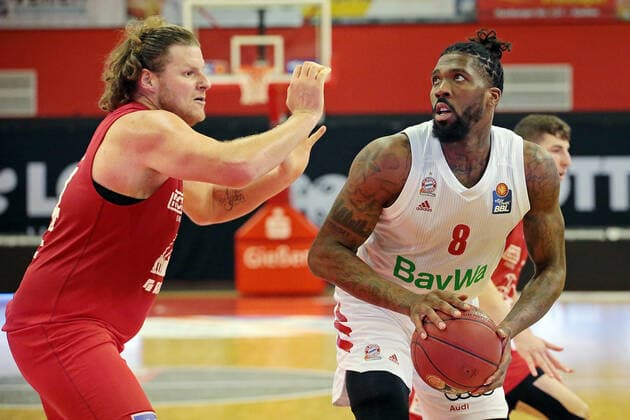 03 04 2021, xovx, Basketball BBL, JobStairs Giessen 46ers FC Bayern Munich v l John Bryant Giessen 46ers , Jalen Reynolds FC Bayern Munich emspor Giessen.