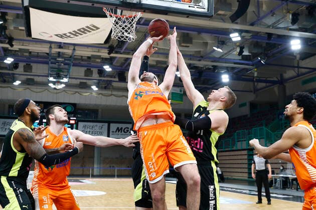 26 Matchday of the easyCredit BBL Basketball Bundesliga on 03 April 2021in the Oberfrankenhalle in Bayreuth Bavaria Germany Season 2020 2021 Medi Bayreuth vs RASTA Vechta Osvaldas Olisevicius Medi Bayreuth 31 right Jesse Hunt RASTA Vechta 34 left