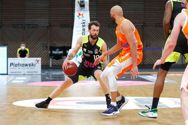 26 Matchday of the easyCredit BBL Basketball Bundesliga on 03 April 2021in the Oberfrankenhalle in Bayreuth Bavaria Germany Season 2020 2021 Medi Bayreuth vs RASTA Vechta Bastian Doreth Medi Bayreuth 10 left Stefan Peno RASTA Vechta 4 right