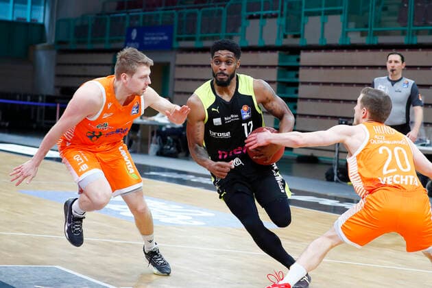 26 Matchday of the easyCredit BBL Basketball Bundesliga on 03 April 2021in the Oberfrankenhalle in Bayreuth Bavaria Germany Season 2020 2021 Medi Bayreuth vs RASTA Vechta Lazeric Jones Medi Bayreuth 12 right Tim Hasbargen RASTA Vechta 6 left