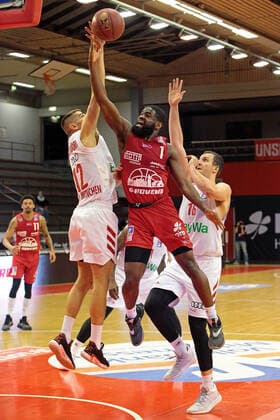 03 04 2021, xovx, Basketball BBL, JobStairs Gießen 46ers FC Bayern Munich v l Diego Flaccadori FC Bayern Munich , Jonathan Stark Gießen 46ers , Paul Zipser FC Bayern Munich emspor Gießen