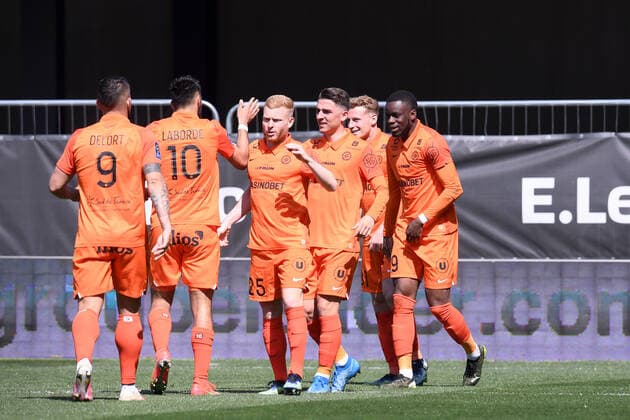 JOIE - FAIR PLAY - 19 Stephy Alvaro MAVIDIDI (mhsc) - 25 Florent MOLLET (mhsc) - 13 JORIS CHOTARD (MHSC) FOOTBALL : Angers vs Montpellier - Ligue 1 Uber Eats - 04 04 2021 FEP Panoramic 