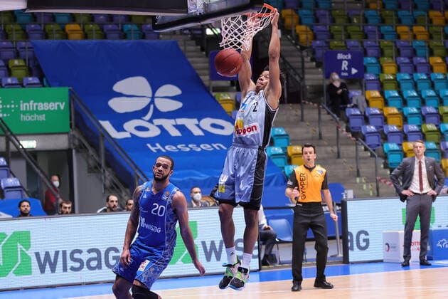 Fraport Skyliners HAKRO Merlins Crailsheim, easyCredit BBL Dunking by Trae Bell Haynes Crailsheim, 2 Basketball match of the easyCredit BBL between Fraport Skyliners and HAKRO Merlins Crailsheim on 4 April 2021 at Fraport Arena in Frankfurt am Main , Frankfurt am Main Hesse Germany Fraport Arena