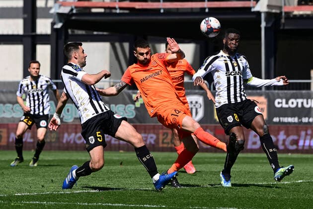 Damien Le Tallec (MHSC) vs Thomas Mangani (Angers) FOOTBALL : SCO Angers vs MHSC - Ligue1 Uber Eats - 04 04 2021 JBAutissier Panoramic 