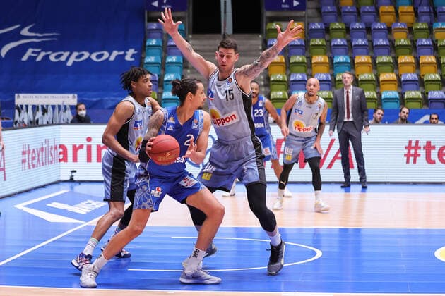 Fraport Skyliners HAKRO Merlins Crailsheim, easyCredit BBL Michael Kessens Fraport Skyliners, 2 is pushed away by Bogdan Radosavljevic Crailsheim, 15 Basketball match of the easyCredit BBL between Fraport Skyliners and HAKRO Merlins Crailsheim on 4 April 2021 at Fraport Arena in Frankfurt am Main , Frankfurt am Main Hesse Germany Fraport Arena