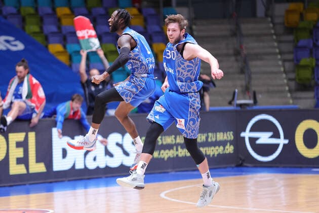 Fraport Skyliners HAKRO Merlins Crailsheim, easyCredit BBL Matt Mobley Fraport Skyliners, 1 and Jon Axel Gudmundsson Fraport Skyliners, 30 cheer Basketball match of the easyCredit BBL between Fraport Skyliners and HAKRO Merlins Crailsheim on 4 April 2021 at Fraport Arena in Frankfurt am Main , Frankfurt am Main Hesse Germany Fraport Arena