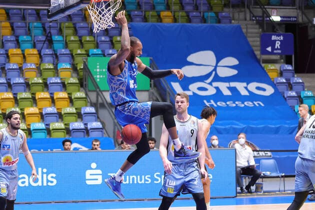 Fraport Skyliners HAKRO Merlins Crailsheim, easyCredit BBL dunk by Kamari Murphy Fraport Skyliners, 21 basketball match of the easyCredit BBL between Fraport Skyliners and HAKRO Merlins Crailsheim on 4 April 2021 at Fraport Arena in Frankfurt am Main , Frankfurt am Main Hesse Germany Fraport Arena