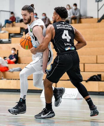 04 04 2021, xpsx, Basketball 2 Bundesliga Pro B Playoffs Group Stage, EBBECKE White Wings Hanau ART Giants Düsseldorf v l Eduard Arques Lopenz EBBECKE WHITE WINGS Hanau , Quadre Lollis ART Giants Düsseldorf Hanau Hesse Germany DEU