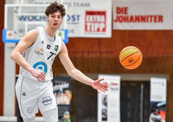04 04 2021, xpsx, Basketball 2 Bundesliga Pro B Playoffs Group Stage, EBBECKE White Wings Hanau ART Giants Düsseldorf v l Malik Kudic EBBECKE WHITE WINGS Hanau Hanau Hesse Germany DEU