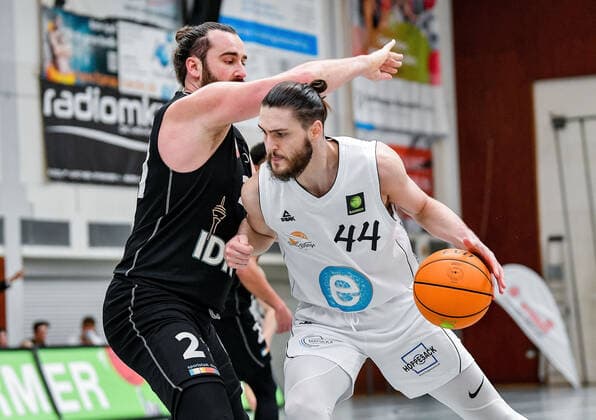 04 04 2021, xpsx, Basketball 2 Bundesliga Pro B Playoffs Group Phase, EBBECKE White Wings Hanau ART Giants Düsseldorf v l Marian Schick ART Giants Düsseldorf , Eduard Arques Lopenz EBBECKE WHITE WINGS Hanau Hanau Hessen Germany DEU