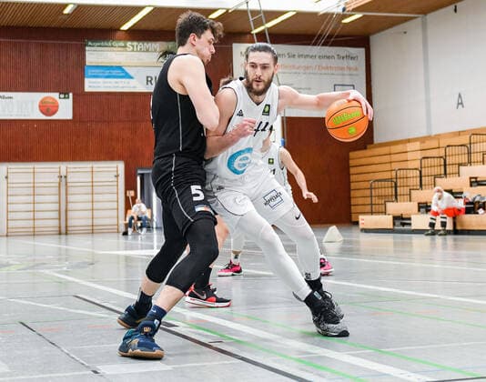 04 04 2021, xpsx, Basketball 2 Bundesliga Pro B Playoffs Group Phase, EBBECKE White Wings Hanau ART Giants Düsseldorf v l Lennart Boner ART Giants Düsseldorf , Eduard Arques Lopenz EBBECKE WHITE WINGS Hanau Hanau Hessen Germany DEU