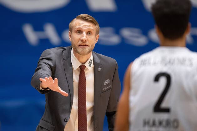 Fraport Skyliners HAKRO Merlins Crailsheim, easyCredit BBL Head Coach Tuomas Iisalo Headcoach Crailsheim gives Trae Bell Haynes Crailsheim, 2 instructions Basketball match of the easyCredit BBL between Fraport Skyliners and HAKRO Merlins Crailsheim on 4 April 2021 at Fraport Arena in Frankfurt am Main , Frankfurt am Main Hesse Germany Fraport Arena