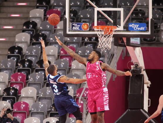 James Thompson IV Telekom Baskets Bonn vs Peyton Siva ALBA BERLIN , Block easyCredit BBL 1 Bundesliga , Season 2020 2021 , Matchday 26