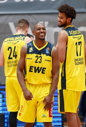 04 04 2021, Basketball, BBL 2020 2021, 26 matchday, s Oliver Wuerzburg EWE Baskets Oldenburg, GER, Wuerzburg, s Oliver Arena, picture cheering after the win, Rickey Paulding EWE Baskets Oldenburg li and Norris Agbakoko EWE Baskets Oldenburg. Copyright: HMBxMedia xHeikoxBecker